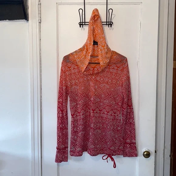 Athleta Hidden Lake Deep Red Firestone ombré long sleeve pullover top with hood - Picture 1 of 10